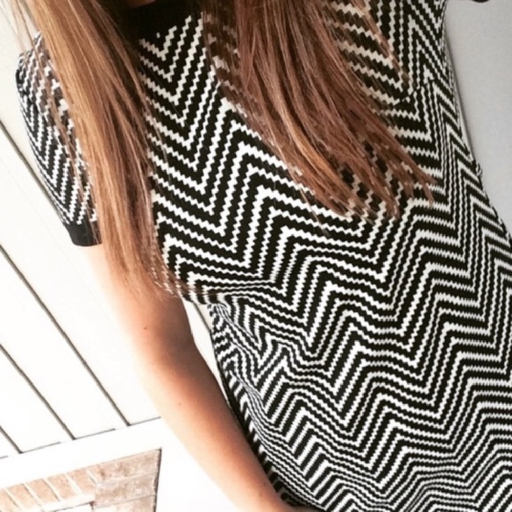 NWT Artsy Chevron Contrast Dress - Picture 2 of 5